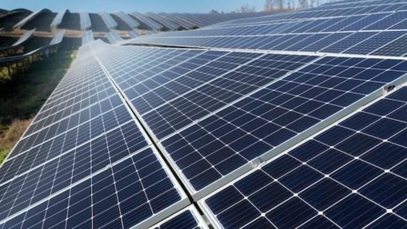 Brasil soma 109 mil novos sistemas solares e cresce 3%, mas capacidade instalada desacelera