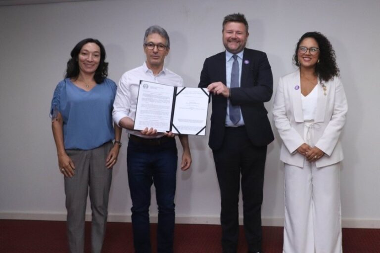 Governador de MG e Vice-Embaixador do Reino Unido assinam acordo em Belo Horizonte