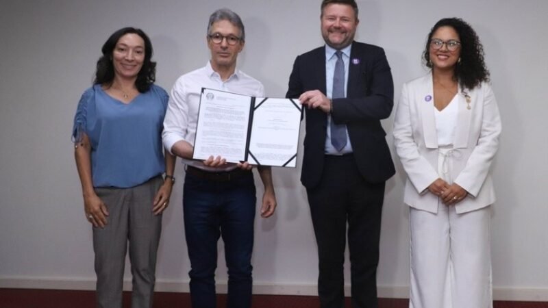 Governador de MG e Vice-Embaixador do Reino Unido assinam acordo em Belo Horizonte  Governador de MG e Vice-Embaixador do Reino Unido assinam acordo em Belo Horizonte