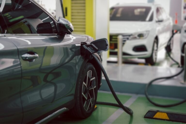 Mercado livre de energia traz soluções para impasse sobre carros elétricos em condomínios