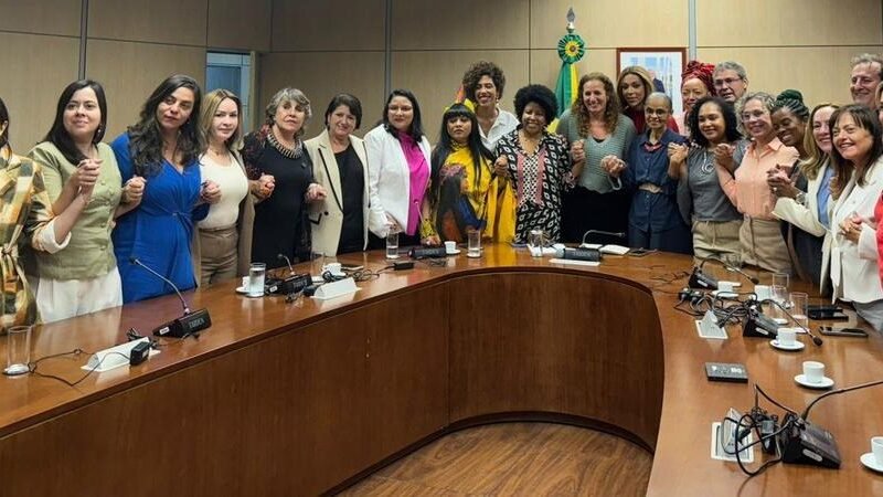Bancada Feminina Manifesta Apoio a Marina Silva - Versão Original: Bancada Feminina divulga nota de apoio a Marina Silva