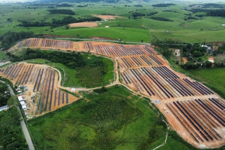 RJ no mercado livre de energia tem Investimentos de 13 usinas solares em 2025