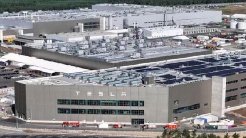 Vendas da montadora Tesla caem acentuadamente na Europa Vendas da montadora Tesla caem acentuadamente na Europa