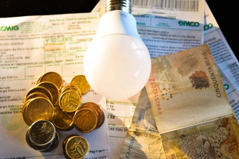 Aumento da Conta de Luz supera inflação em 15 anos