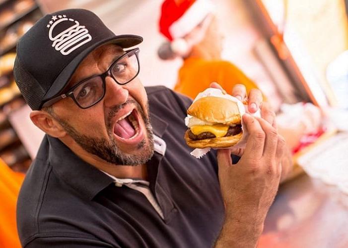 Hamburgueria inaugura novo endereço em Águas Claras com oferta especial