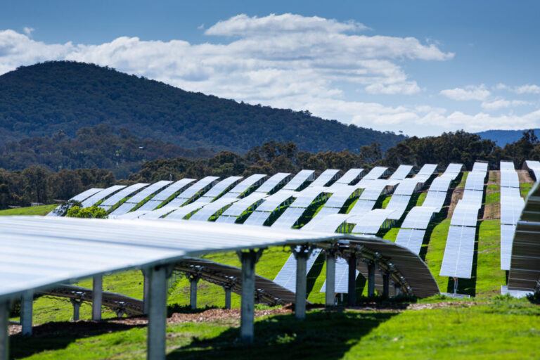 Nextracker amplia presença no mercado solar ao adquirir Bentek e expandir soluções elétricas - Foto: Reprodução / Freepik AI