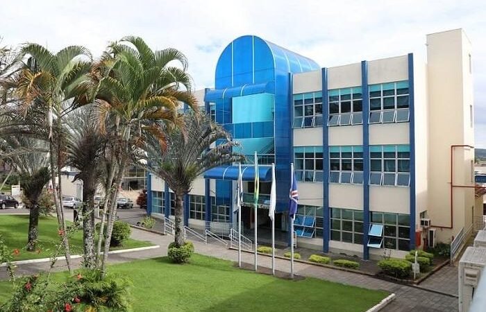 Oportunidades para docentes no Colégio Pedro II e na Unifal-MG