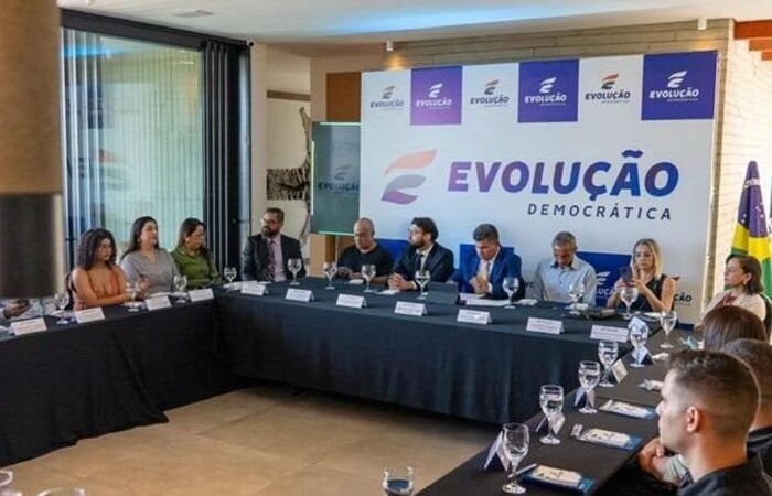 Partido do meio busca conciliação entre diferentes ideologias Partido do meio busca conciliação entre diferentes ideologias