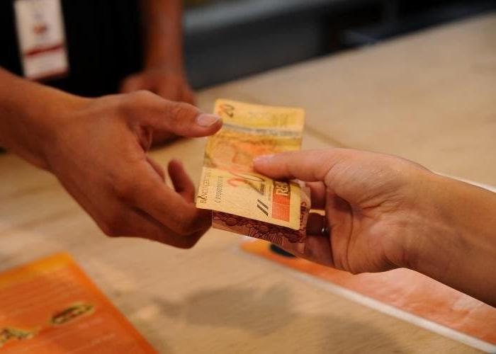 Previsão de crescimento da economia aumenta para 2,18%