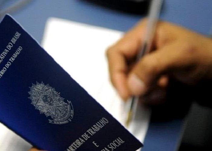Taxa de desemprego no trimestre atinge marca mais baixa em quase uma década