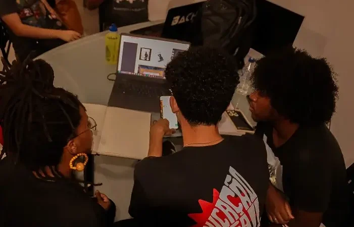 Aprenda a contar histórias de graça!