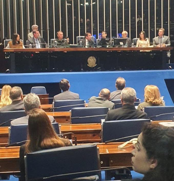 Bolsonaro surpreende em sessão solene no Senado