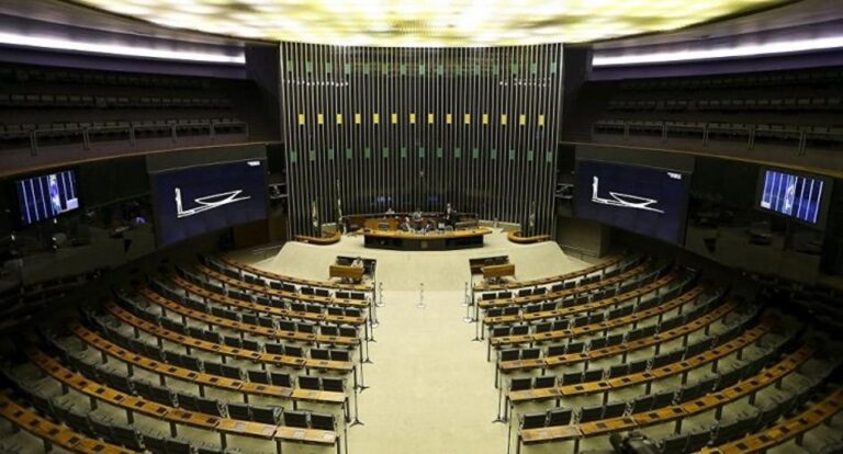 Congresso entrará em recesso apesar da crise no dia 18