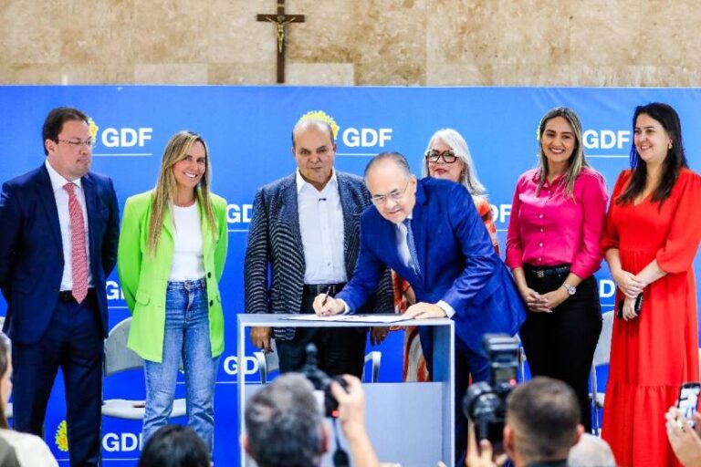 GDF vai construir usina fotovoltaica para atender 400 escolas públicas no DF com energia limpa