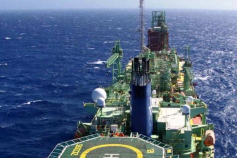Impacto financeiro do aumento das tarifas de Trump no setor petrolífero atinge US$ 2,3 bilhões