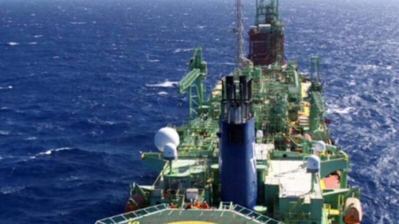 Impacto financeiro do aumento das tarifas de Trump no setor petrolífero atinge US$ 2,3 bilhões Impacto financeiro do aumento das tarifas de Trump no setor petrolífero atinge US$ 2,3 bilhões