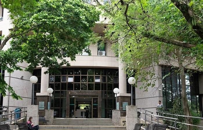 Universidade Federal do Rio Grande do Sul lança edital de concurso para professor.