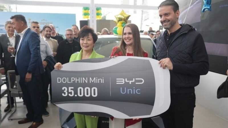 BYD alcança marco de vendas com o BYD Dolphin Mini no Brasil e realiza cerimônia de entrega da unidade 35 mil BYD alcança marco de vendas com o BYD Dolphin Mini no Brasil e realiza cerimônia de entrega da unidade 35 mil