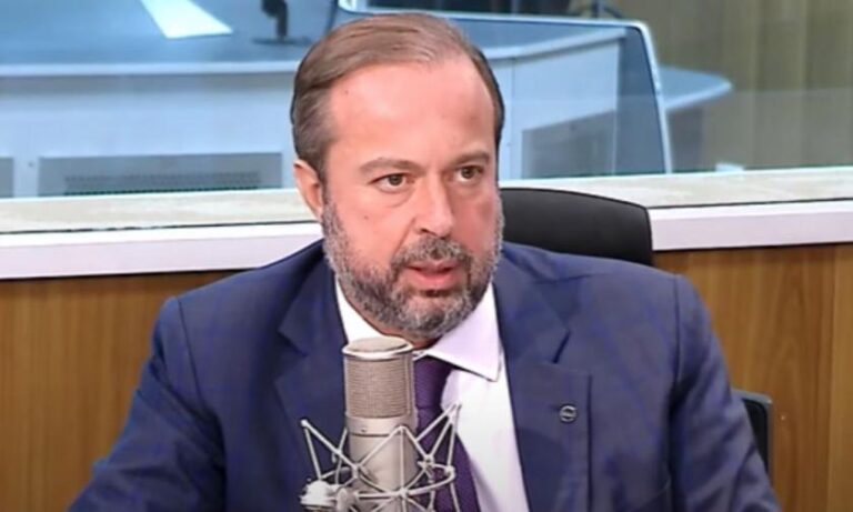 "Frankenstein Legislativo": Ministro de Minas e Energia, Alexandre Silveira, Alerta Contra Fatiamento da MP 1.300