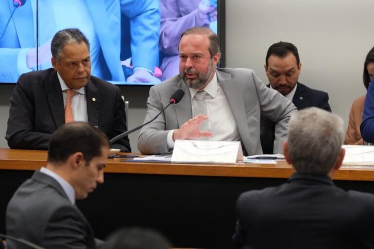 MP 1.304 cria teto para CDE e novo encargo para beneficiados pelos subsídios