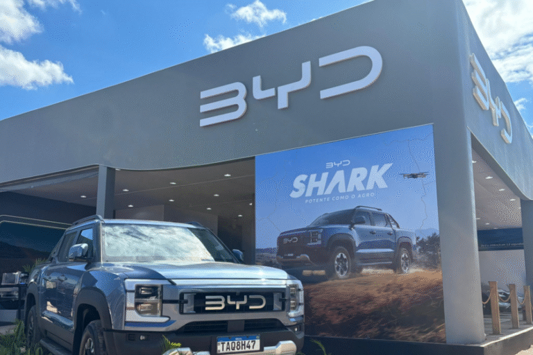 Com estande alimentado por veículos eletrificados, BYD apresenta soluções de energia na Expointer 2025