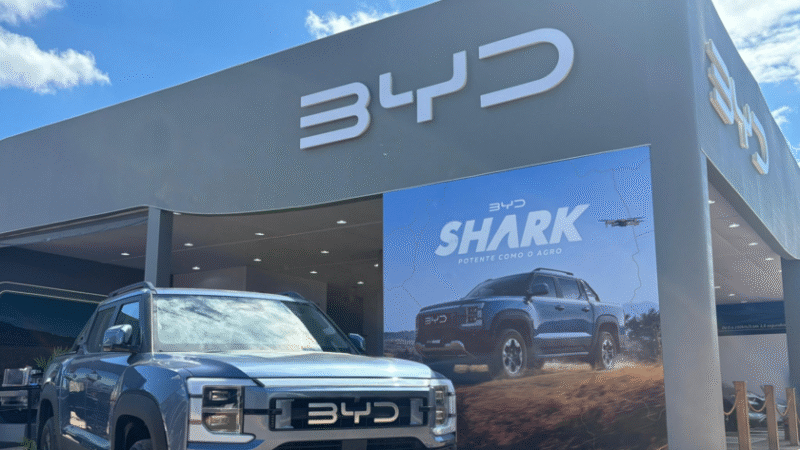 Com estande alimentado por veículos eletrificados, BYD apresenta soluções de energia na Expointer 2025 Com estande alimentado por veículos eletrificados, BYD apresenta soluções de energia na Expointer 2025