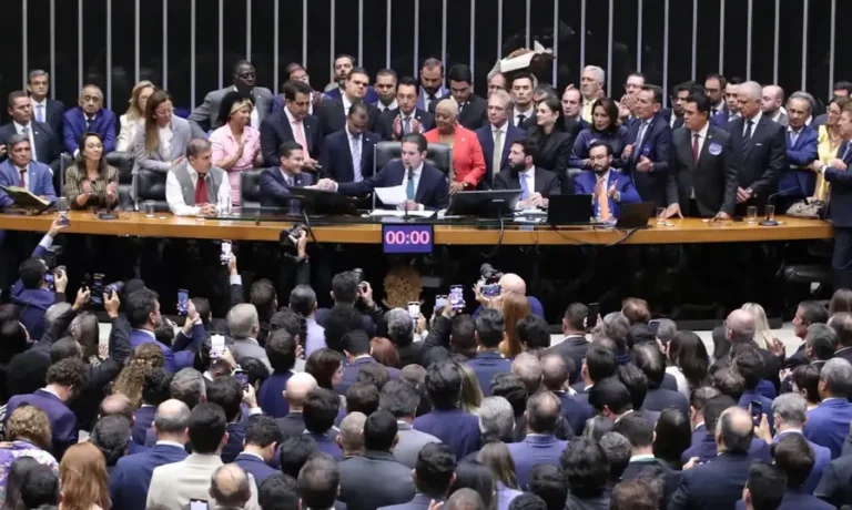 Deputados planejam anular todos vetos de Lula em licenciamento ambiental