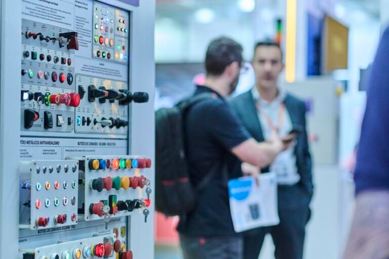 Diretor da ANEEL discutirá futuro da indústria elétrica e eletrônica durante a FIEE