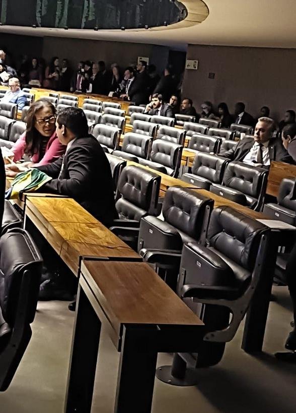 Encontro inusitado Bolsonarista e deputada trans frente a frente