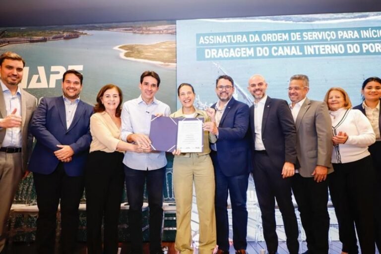 Ministro Silvio Costa Filho autoriza início da dragagem do canal interno de Suape