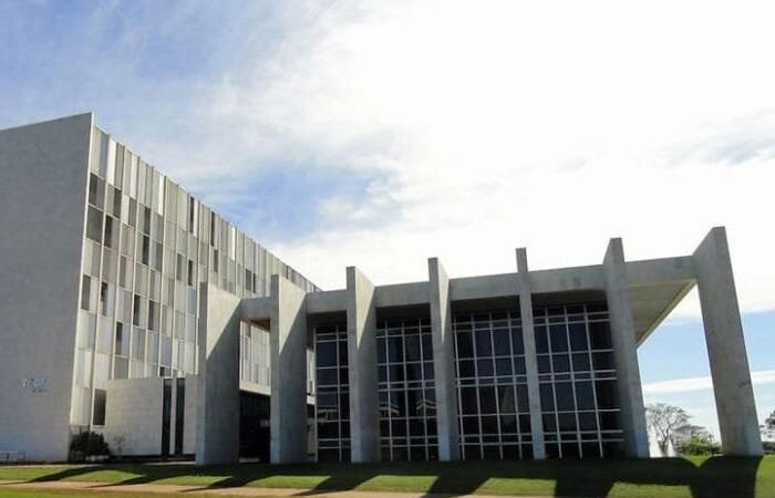 Prazo de 15 dias para Economia informar sobre descontos de servidores.