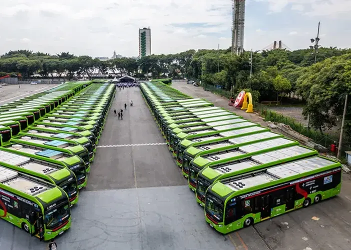 Venda de ônibus elétricos dispara 114% no semestre.