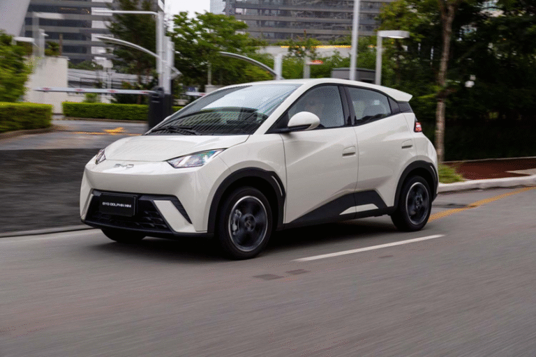 • Com quase 20% de crescimento sobre o período anterior, a greentech subiu no ranking geral de marcas • O BYD Dolphin Mini foi o grande destaque do mês com 57% de crescimento em relação a junho