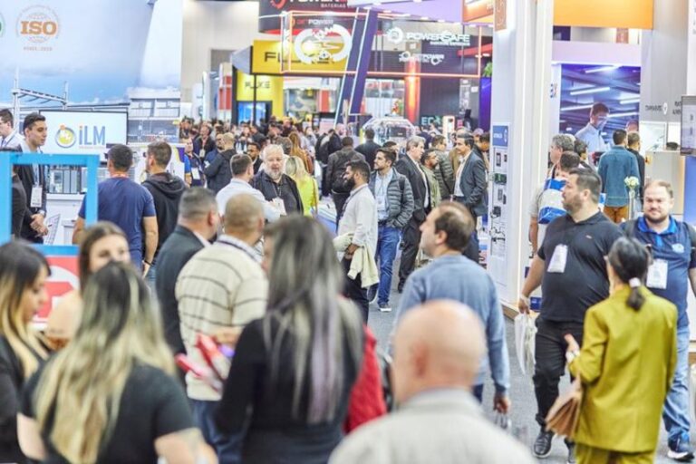 Indústria eletroeletrônica pretende encerrar o ano com quase 300 mil empregos, superando o patamar registrado em 2024