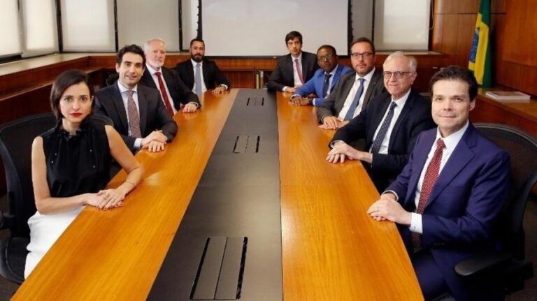 Congresso quer a caneta do BC