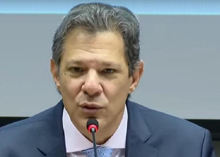 Haddad afirma que a política fiscal envolve mais do que apenas ações governamentais