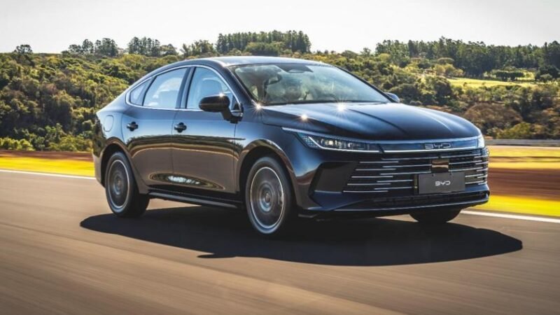 Mais de 100 mil carros em um ano: BYD é a marca que mais cresce no Brasil