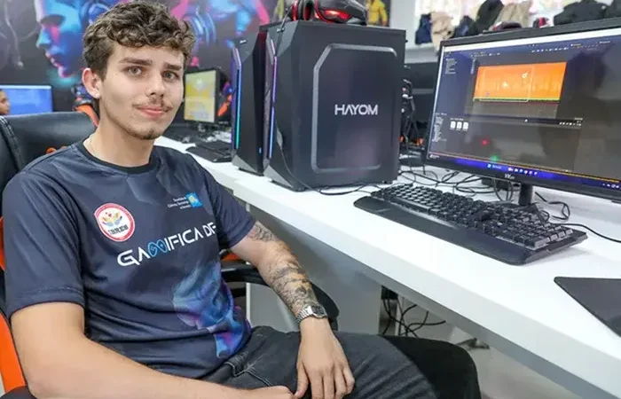 O clique da esperança jovens e a informática social