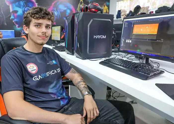 O clique da esperança jovens e a informática social
