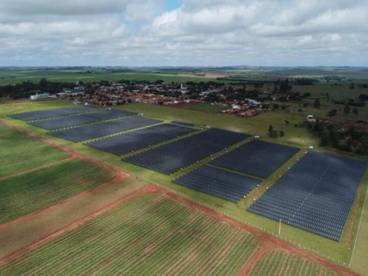 AXS emite R$ 170 milhões em debêntures para construção de novas usinas solares no Brasil AXS emite R$ 170 milhões em debêntures para construção de novas usinas solares no Brasil