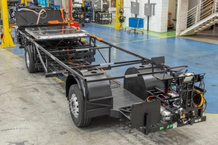 BYD apresenta o primeiro chassi elétrico Midi do Brasil na Arena ANTP