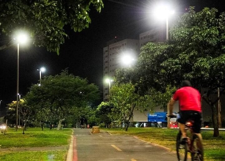 CEB investe cem milhoes em iluminacao publica CEB investe cem milhoes em iluminacao publica