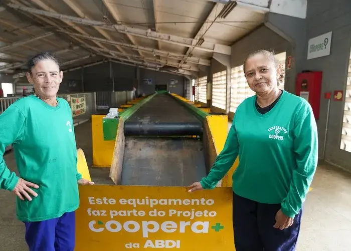 Cooperativa Recebe Equipamento de Esteira para Triagem de Materiais Reciclaveis Cooperativa Recebe Equipamento de Esteira para Triagem de Materiais Reciclaveis