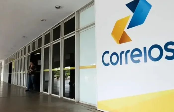 Crise Financeira nos Correios Brasileiros Crise Financeira nos Correios Brasileiros