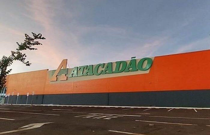 Distribuidora de Cartoes Fecha Acordo com Atacadao