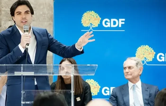 Ibaneis Cria Secretaria para Atender Demanda de Paulo Octavio Ibaneis Cria Secretaria para Atender Demanda de Paulo Octavio