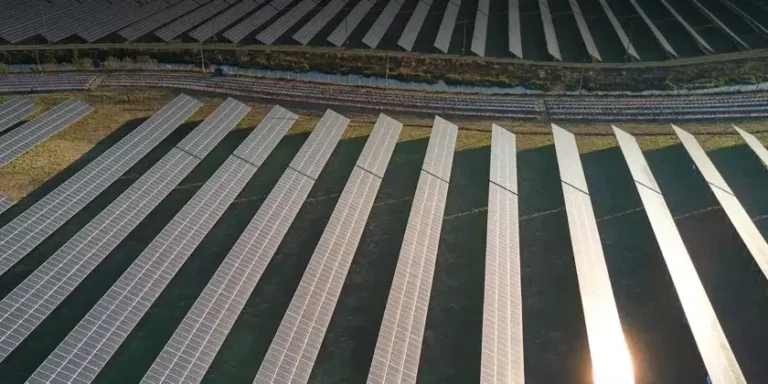 Invista com Sabedoria em Usinas Solares para um Retorno Financeiro Atrativo