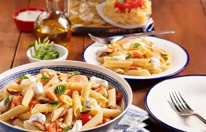 Macarrão é um ingrediente comum em muitas casas brasileiras