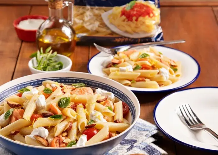 Macarrão é um ingrediente comum em muitas casas brasileiras Macarrão é um ingrediente comum em muitas casas brasileiras