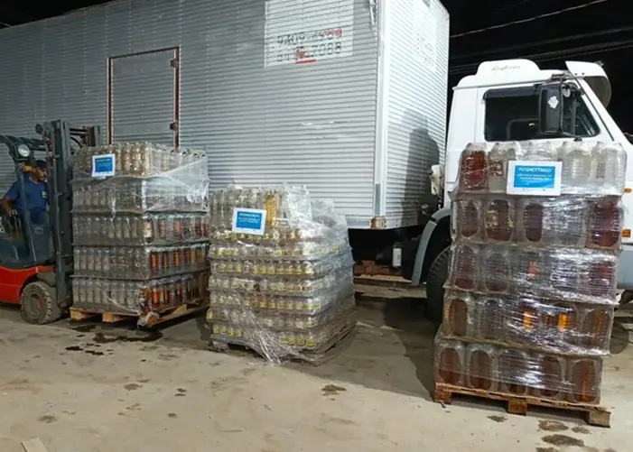 Operacao de Apreeansao e Descarte de Bebidas em Grande Escala